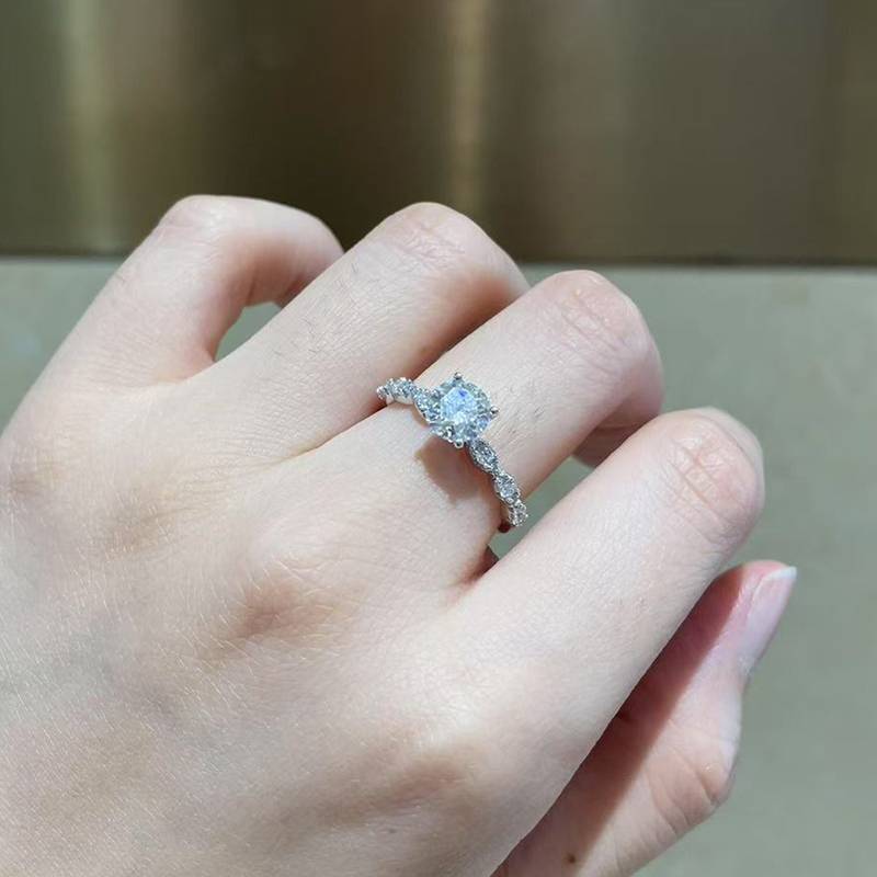 单头Women's RingS925银镀白金定制选款主石Moissanite1.0ct/副石高碳钻